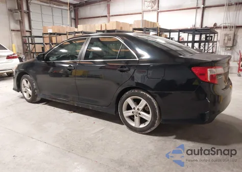 2013 Toyota Camry z USA, uszkodzony, nr VIN 4T1BF1FK2DU654028